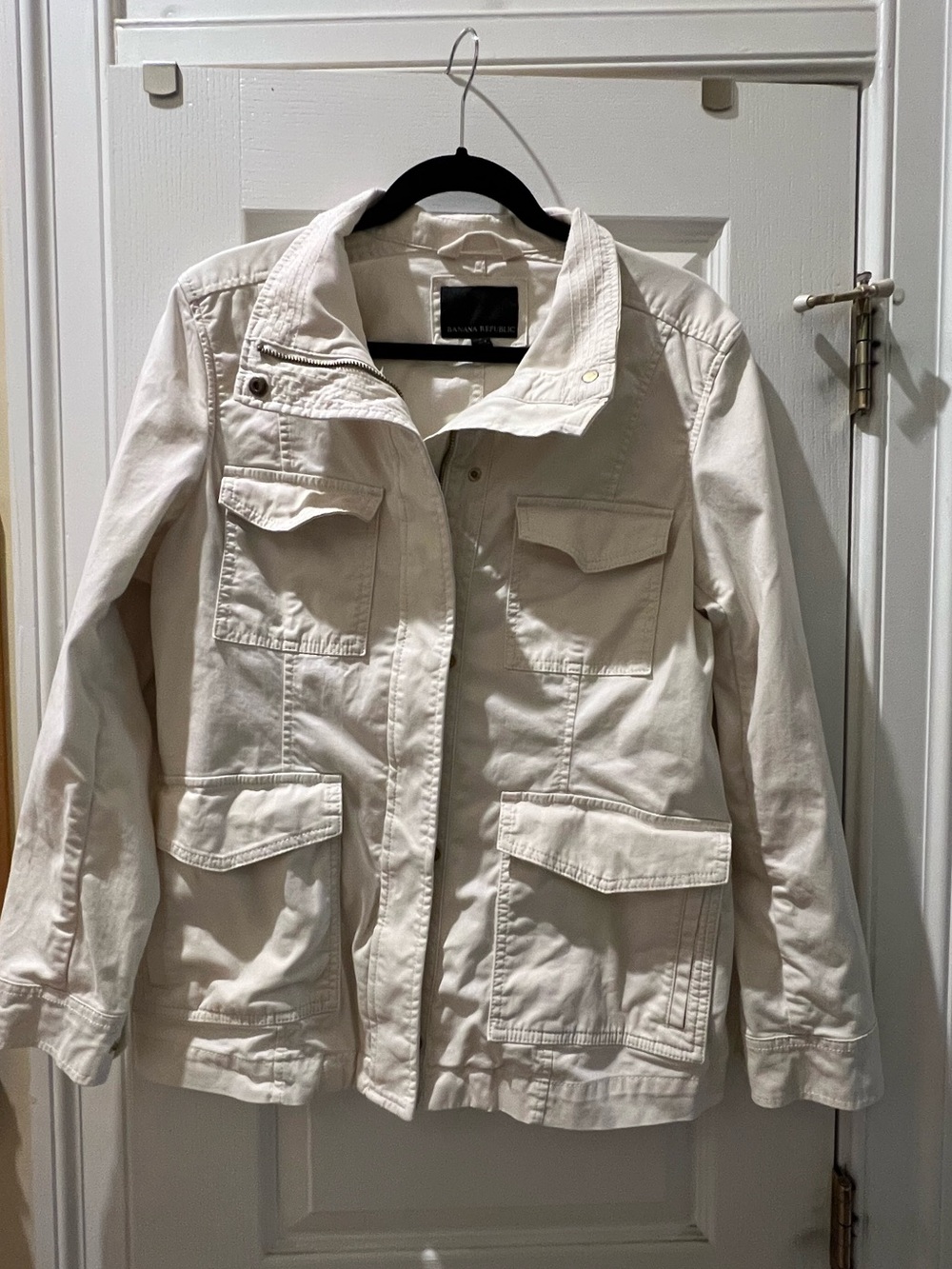 Banana Republic ecru cotton  utility jacket with zipper and snaps, size large